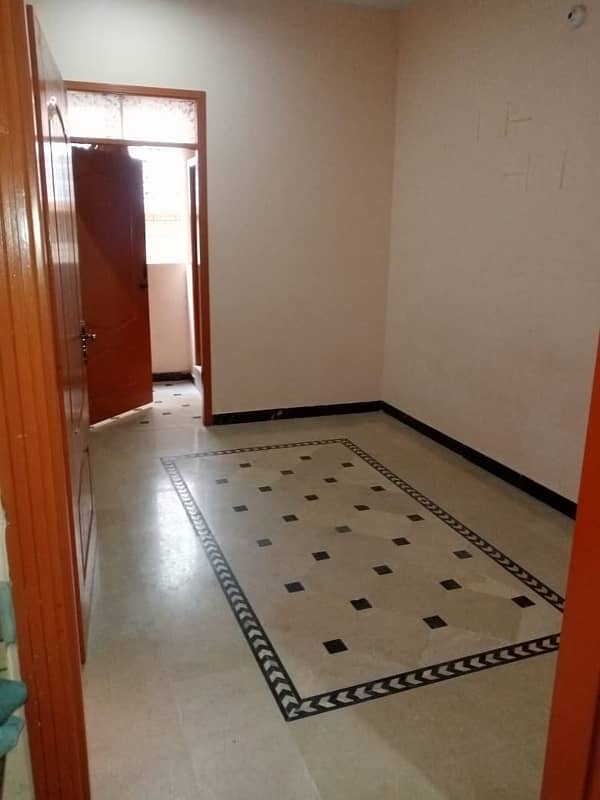 2nd floor portion is available for rent in mehmoodabad 10