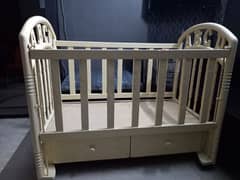 Baby cot with bumpers