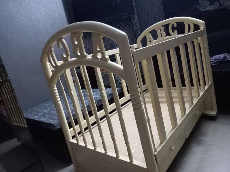Baby cot with bumpers 2