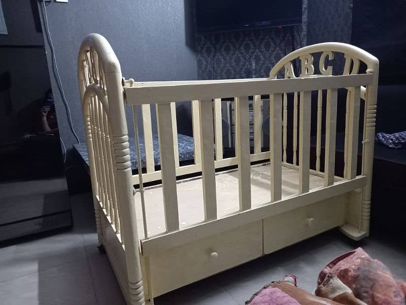 Baby cot with bumpers 3