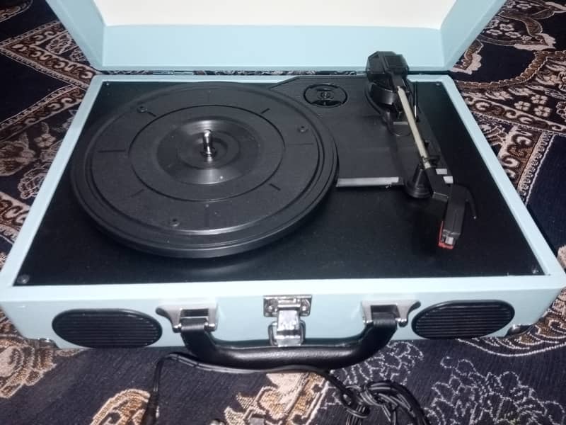 ANTIQUE  TUNARABLE record player 0