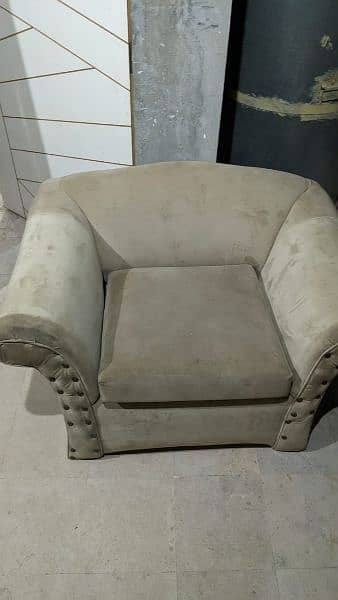 5 seater sofa set 10/9 condition. urgent sale 2
