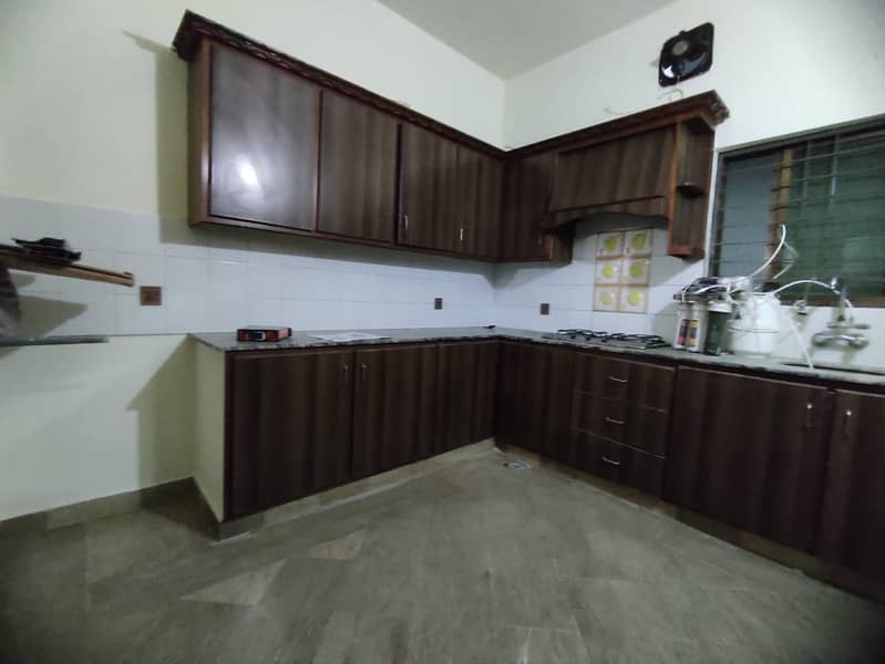 10 Marla Seperate Enterence Upper Portion Available For Rent With Gas 10
