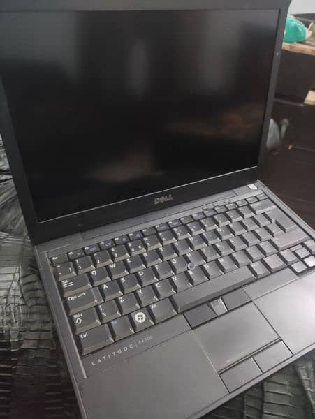 Dell latitude E4300 0