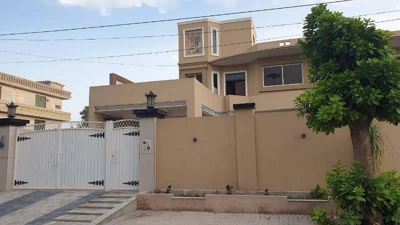 BRAND NEW HOUSE 1 KANAL DOUBLE STORY PANJAB GOVERNMENT PH 1 SOCIETY MAIN COLLEGE ROAD NEAR PIA SOCIETY SUPER TOP LOCATION HOUSE INVESTMENT OPPORTUNITY TIME BEAUTIFUL HOUSE 31