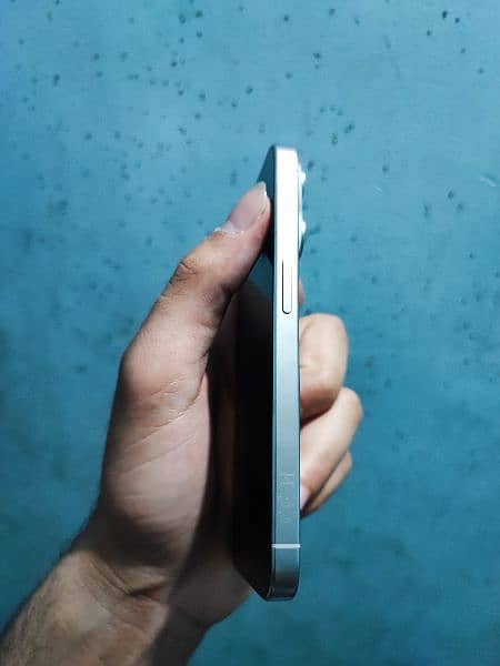 iPhone 15 pro white titanium zero condition SIM variants iCloud 4