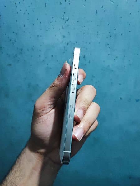 iPhone 15 pro white titanium zero condition SIM variants iCloud 5