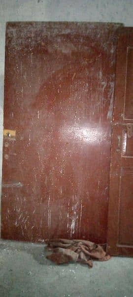 wood doors available 5doors solid wood diyar ka bi aik piece ahai 3