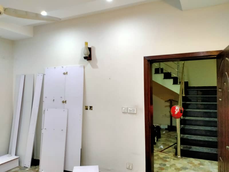 Cantt,VIP Studio Apartment For Rent Gulberg Shadman Upper Mall Gor Zaman Park for students bachelors job holders 1 Bedroom tvl 1 washroom kitchnet 15