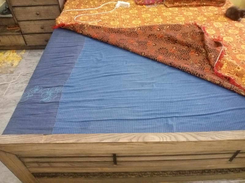 DOUBLE BED SET WITH DRESSING AND SIDE TABLES 8