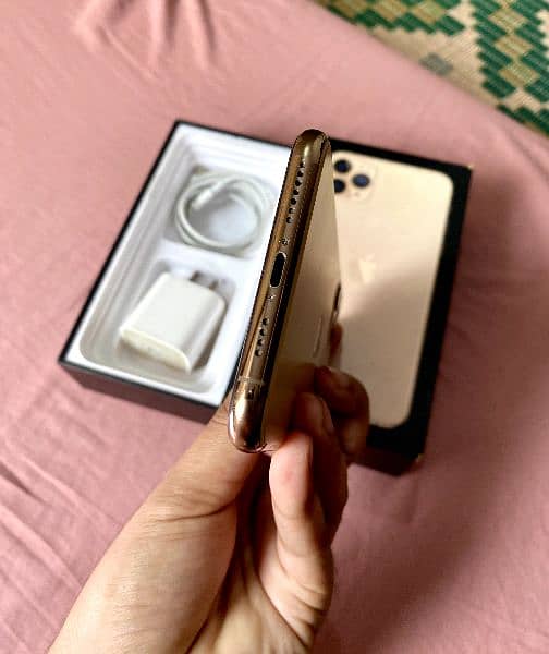 iPhone 11 Pro Max 256gb With Box 4
