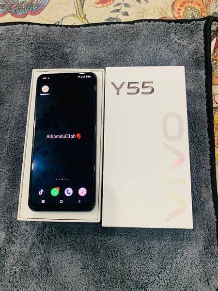 Vivo Y55 with box 10 by 10 condition 8 128 1