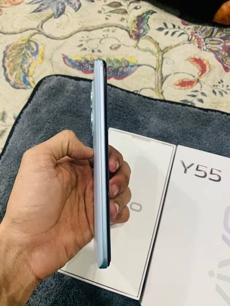 Vivo Y55 with box 10 by 10 condition 8 128 5