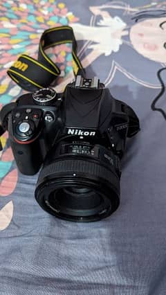Nikon D3300
Lens 18/55
Lens 50mm
Body bag