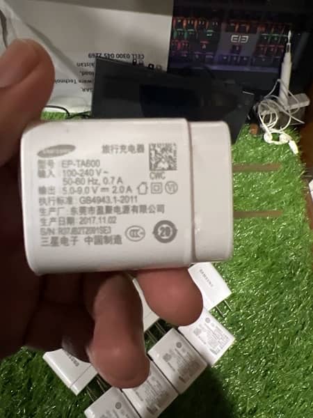 Original Samsung Charger Adapter EP-TA600 100-240V 50-60 Hz 0.7A 2