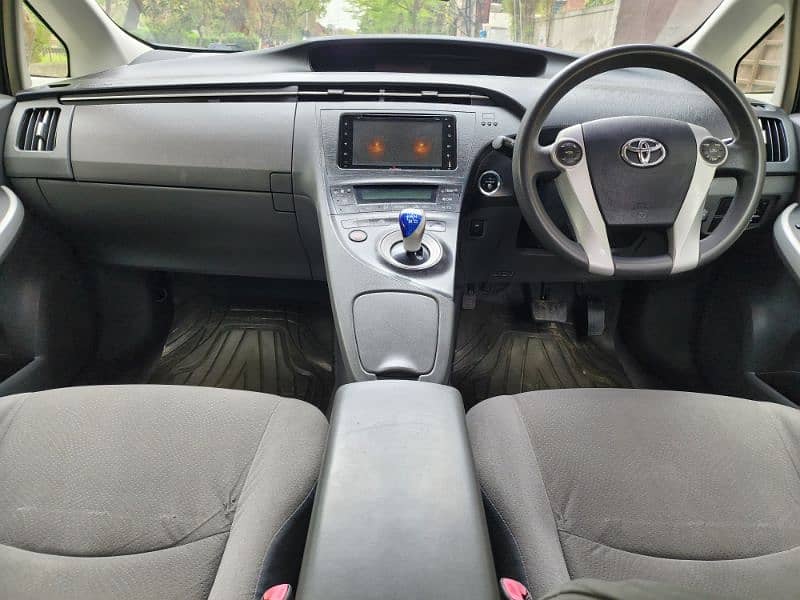 Toyota Prius S 1.8 Hybrid 8