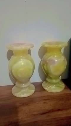 Stone vase پھولدان