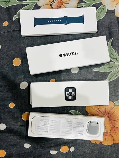 Apple Watch  SE 2nd generation 5