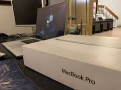 MacBook 2013 Late 15 inch with Graphic Card with Box 0