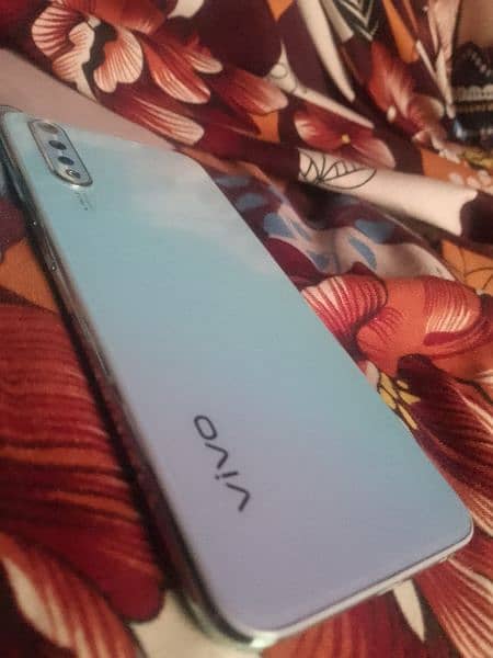 Vivo S1 in lush condition 10/10 4/128Gb Sky color for sale 0