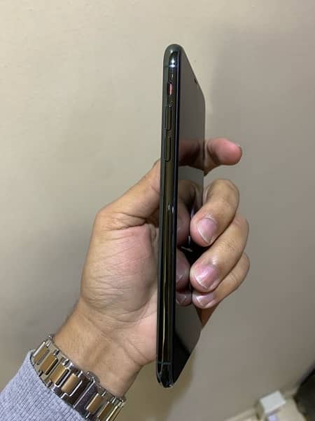 iPhone 11 pro max 64gb approved 1