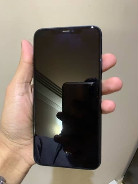 iPhone 11 pro max 64gb approved 4