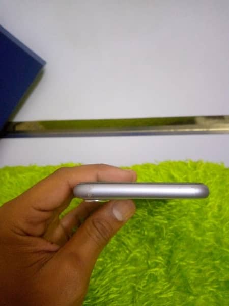 iphone 11 64gb jv battrry serivice water pack 10/10 confition 5