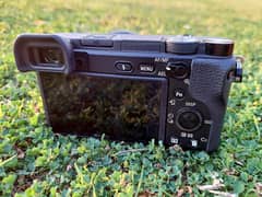Sony a6400 mirrorless camera with 16-50mm Kit lens