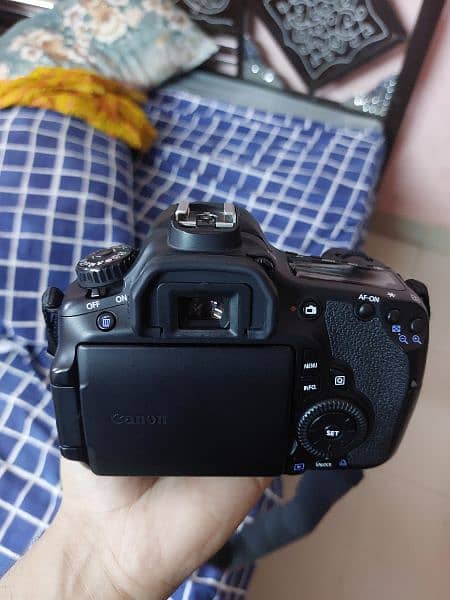 Canon EOS 60D (18=55)Stm lens 5