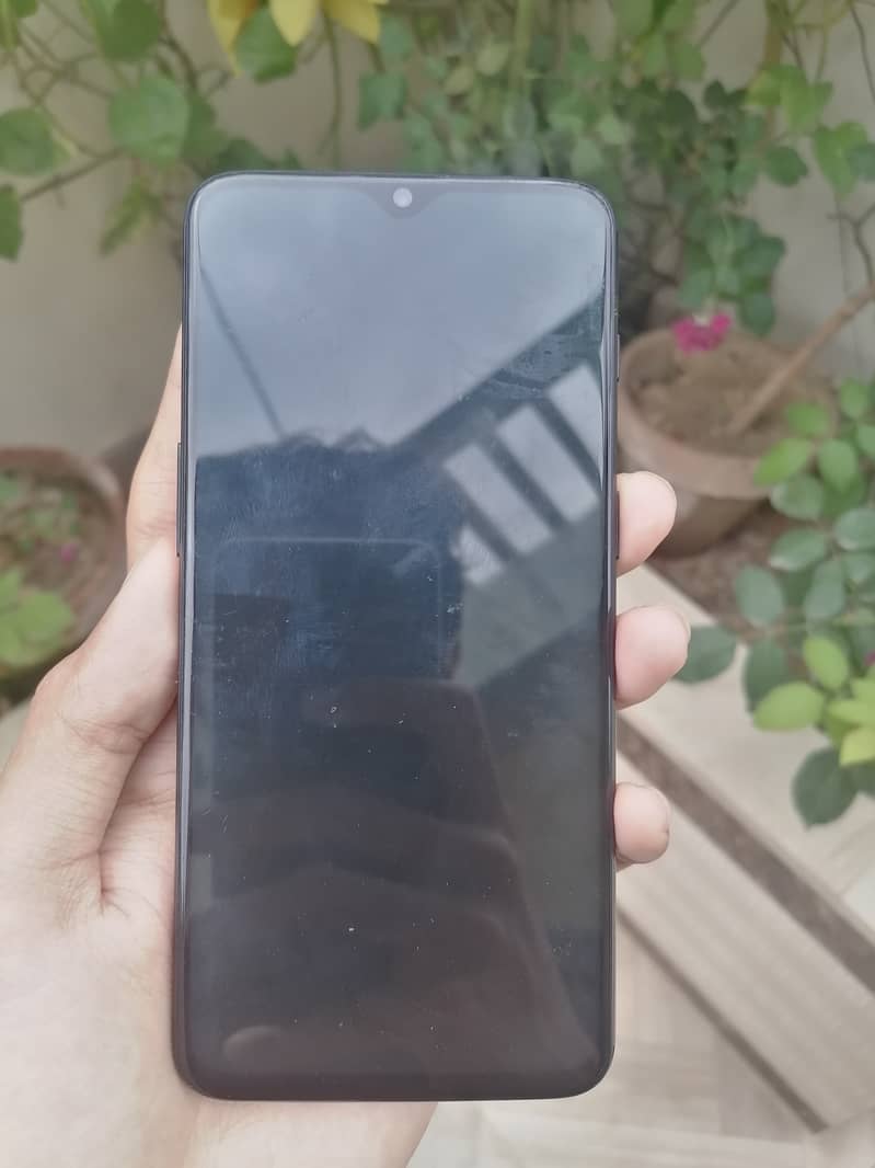 Oneplus 6t in mint condition (8Gb/128Gb) 1