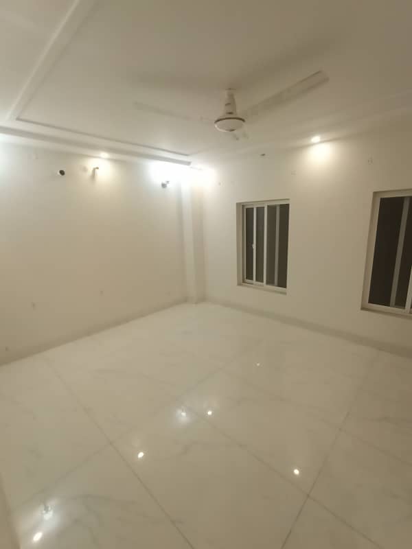 4 Marla Flat Available For Rent Good Location 2