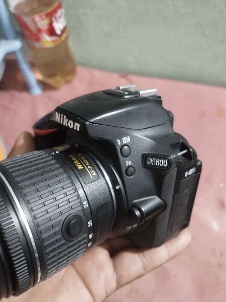 Nikon D5600 with 18- 55  & 70-300 Lens 2 Original Batteries charger 2