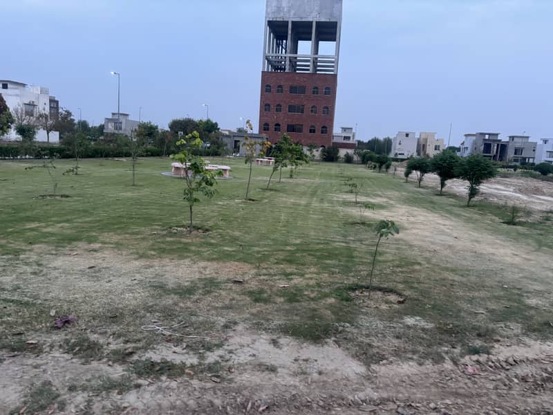 DHA RAHBAR 5 MARLA CORNER FACING WITH BIG PARK IS AVAILABLE FOR SALE 1