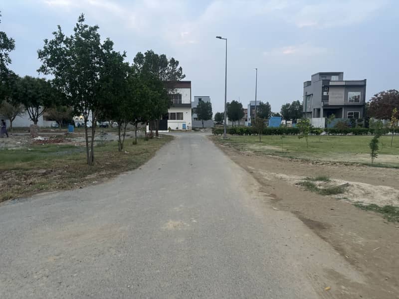 DHA RAHBAR 5 MARLA CORNER FACING WITH BIG PARK IS AVAILABLE FOR SALE 2