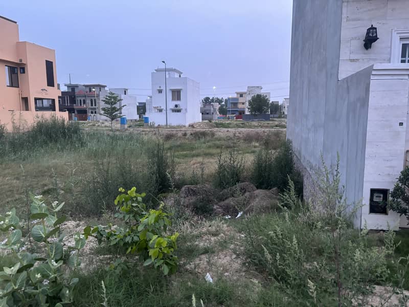 DHA RAHBAR 5 MARLA CORNER FACING WITH BIG PARK IS AVAILABLE FOR SALE 4