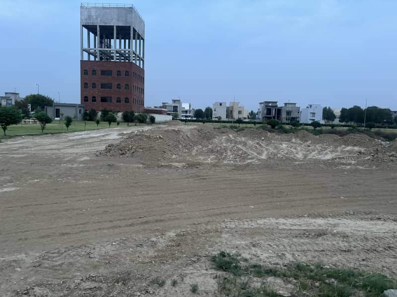 DHA RAHBAR 5 MARLA CORNER FACING WITH BIG PARK IS AVAILABLE FOR SALE 5