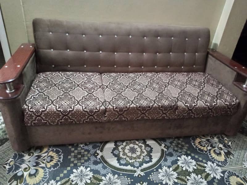 8 seater sofa use only 06 months only serious buyer can contact 1