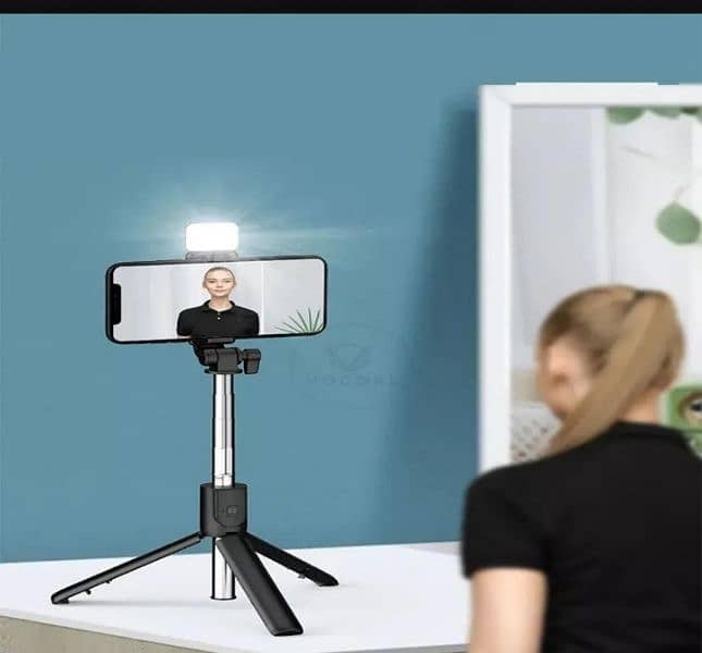 mobile stand with HD light 3