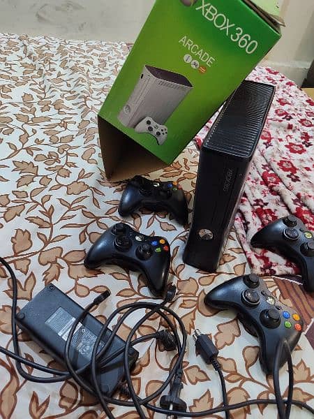 Xbox 360 with controllers 1