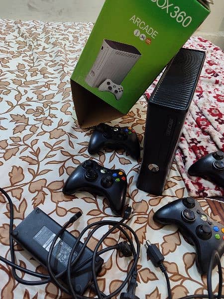Xbox 360 with controllers 2