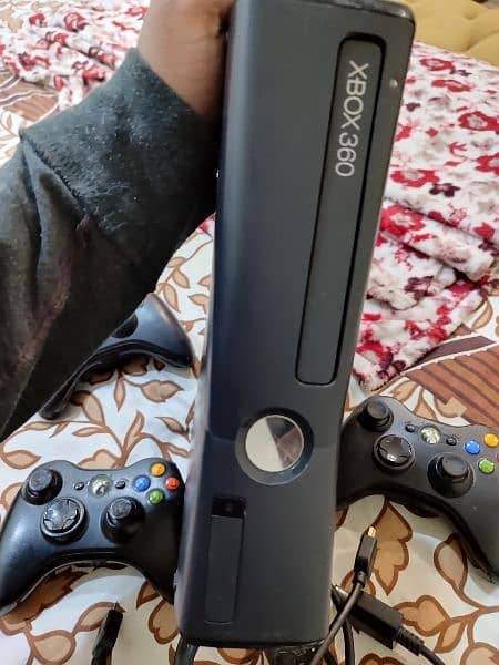 Xbox 360 with controllers 5