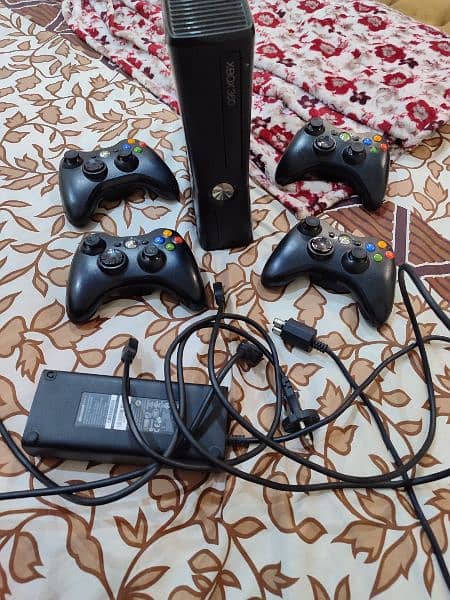 Xbox 360 with controllers 9