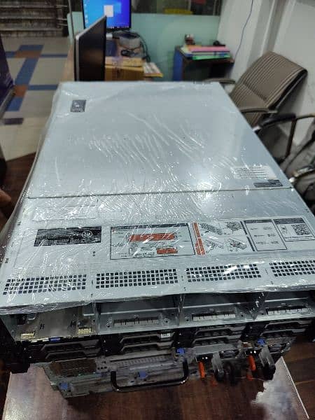 power edge Dell R730XD Available in Qty at wholesale price 1