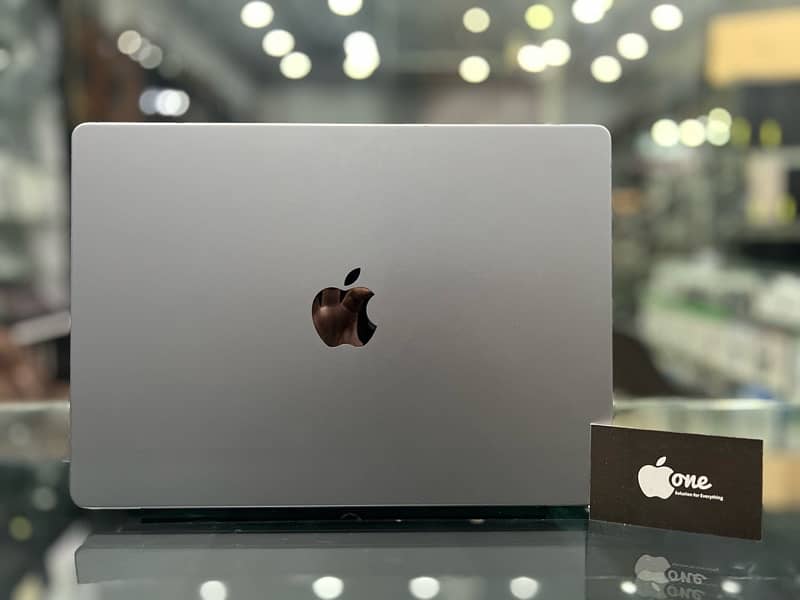 Macbook Pro 14inch M1 Pro Chip 32/512GB 45Cycles used Minor shade 0