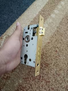 Door locks machine
