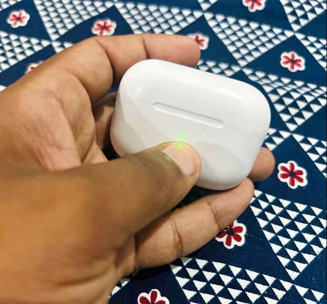 Apple airpods Pro 2nd Gen(Made in veitnam) 1