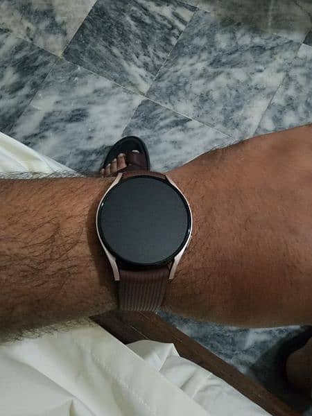 Glaxy watch 4 with original charger 2