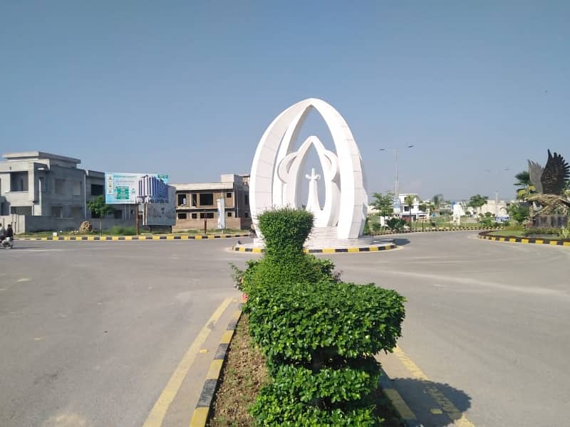 Prime Location Ideal Commercial Plot For sale In Faisal Town Phase 1 - Block B 6