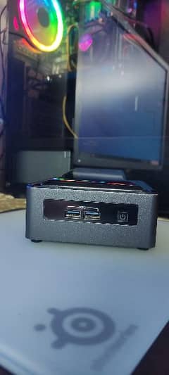INTEL NUC Core i7 8th gen workstation with 16gb ram and 256gb NVME
