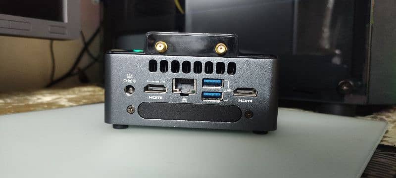 INTEL NUC Core i7 8th gen workstation with 16gb ram and 256gb NVME 2